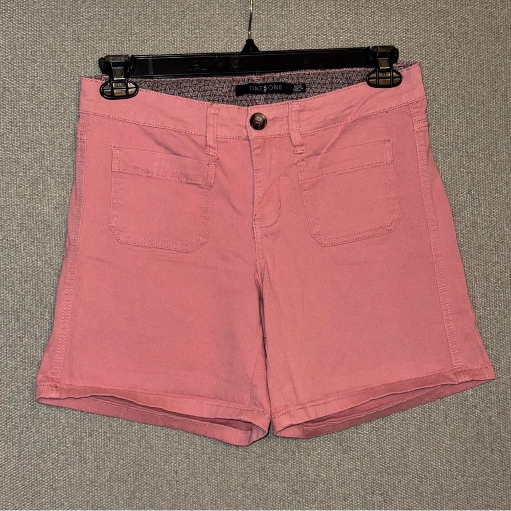 One 5 One size 6/28 Women's Soft Pink Bermudas shorts